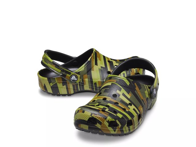 Crocs Classic Digi Camo Clog - Kids display picture 1