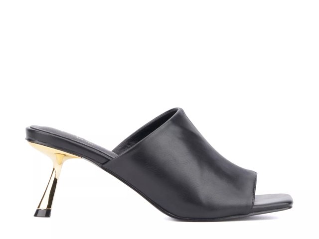 Idina Sandal