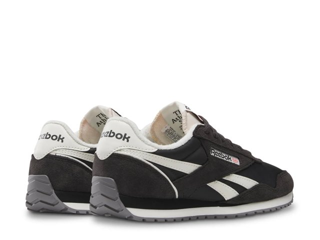 Classic AZ Sneaker - Women's