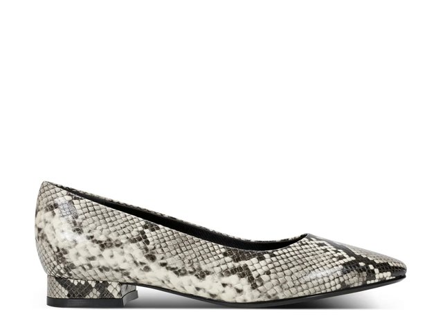 Tessa Total Motion Flat