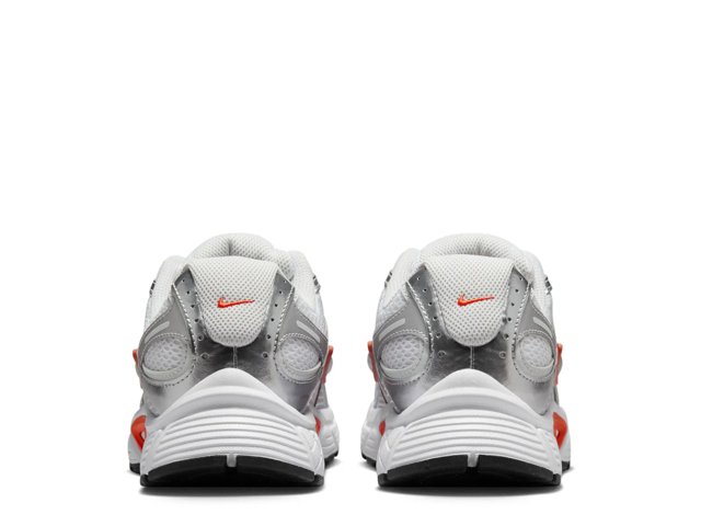 V5 RNR Sneaker - Women's