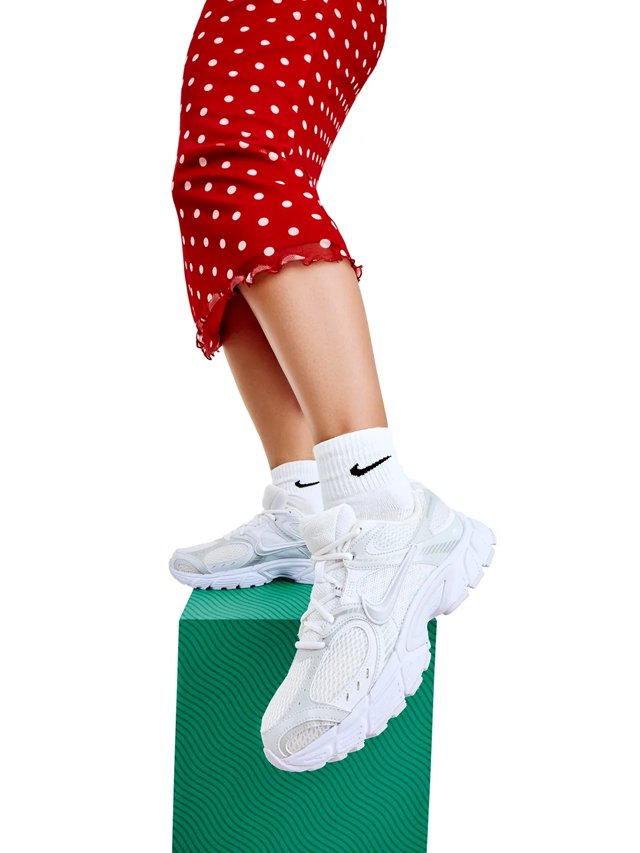 V5 RNR Sneaker - Women's