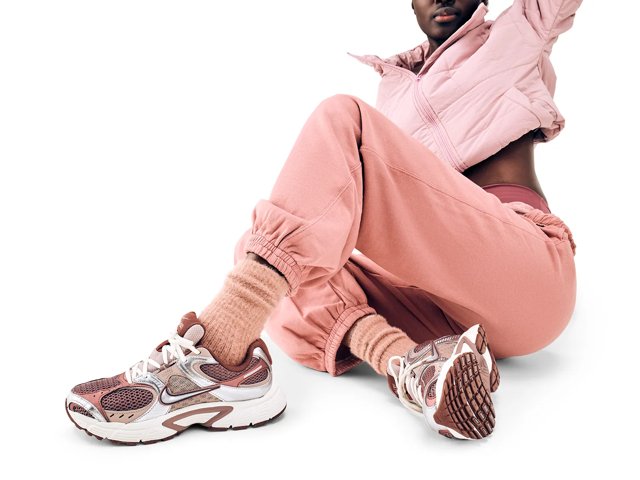 V5 RNR Sneaker - Women's