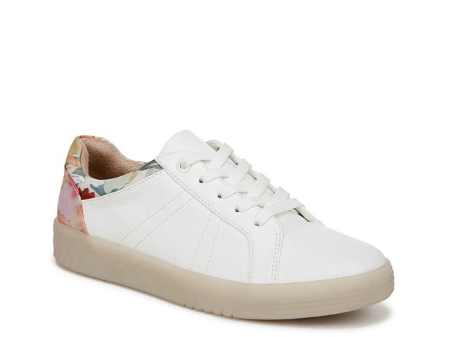 Neela Sneaker