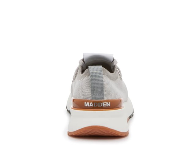Nutron Sneaker