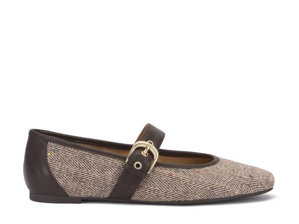 Click to shop women's flats new arrivals at DSW Designer Shoe Warehouse.