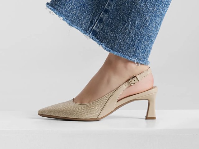 Naturalizer Tansy Pump - Free Shipping | DSW