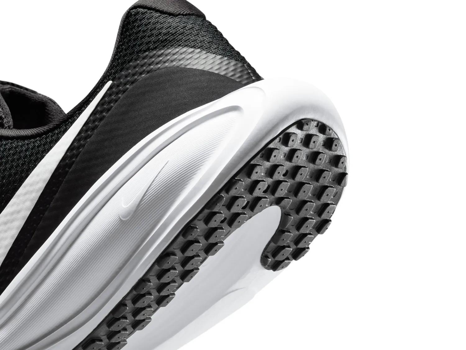 Revolution 8 Running Shoe
