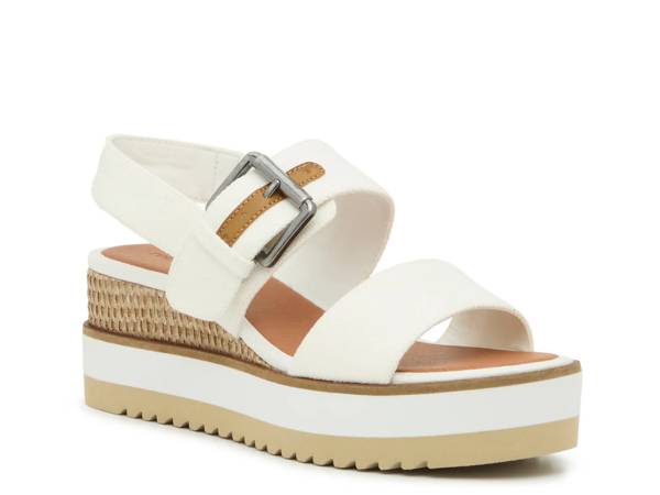 Click to shop women's wedge sandals at DSW Designer Shoe Warehouse.