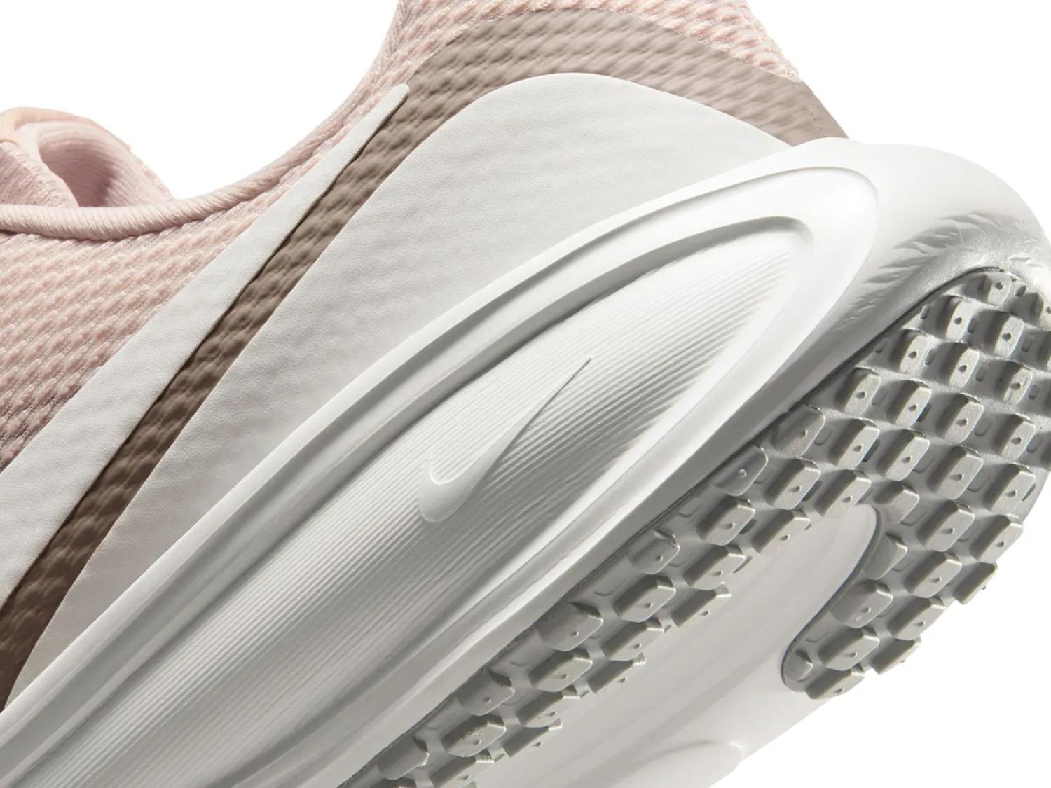 Revolution 8 Running Shoe