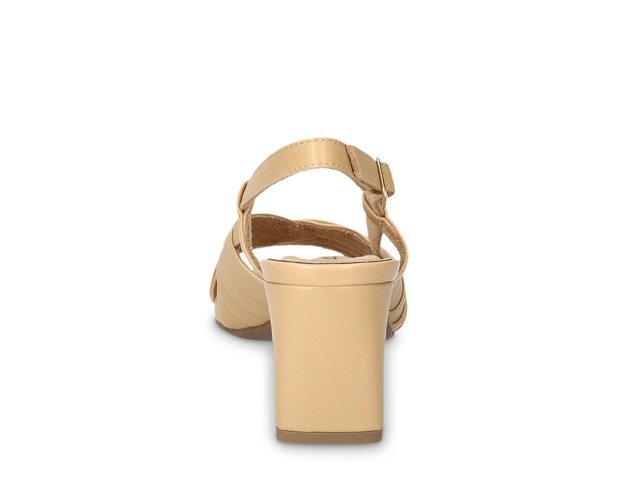 Lucie Sandal