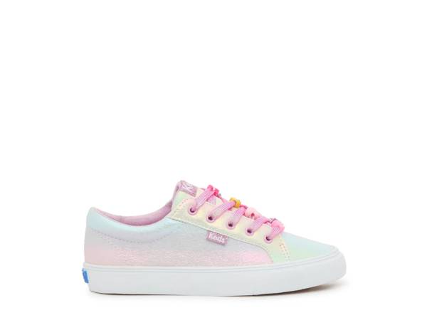 Click to shop girls fashion sneakers at DSW Designer Shoe Warehouse.