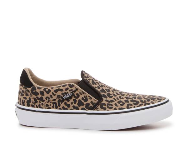 Click to shop women's clearance at DSW Designer Shoe Warehouse.