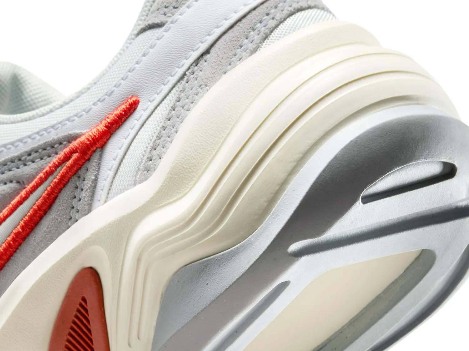 AL8 Sneaker - Women's