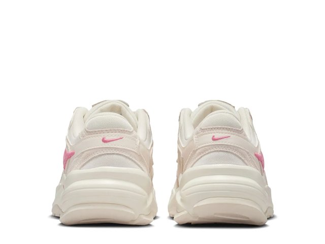 AL8 Sneaker - Women's