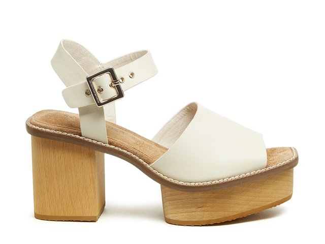 Groove Platform Sandal