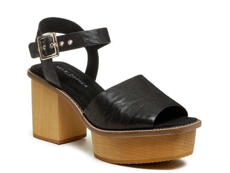 Groove Platform Sandal