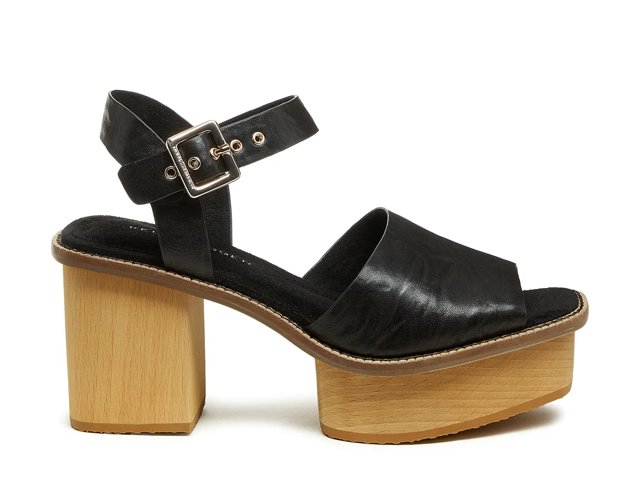 Groove Platform Sandal