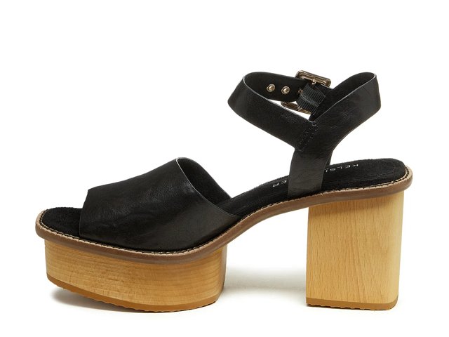 Groove Platform Sandal