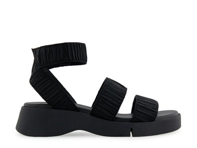 Fiona Sandal