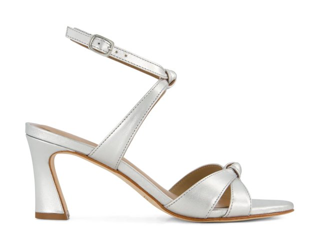 Neera Sandal