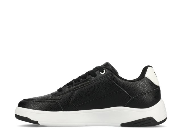 Swift Casual Sneaker