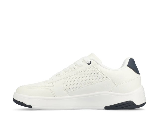 Swift Casual Sneaker