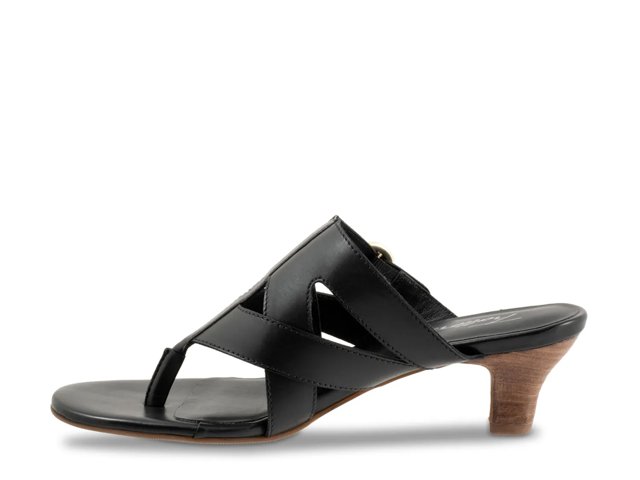 Nikki Sandal