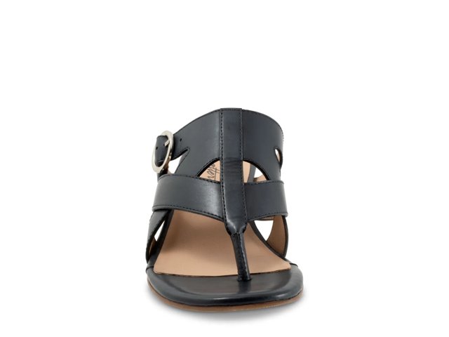 Nikki Sandal