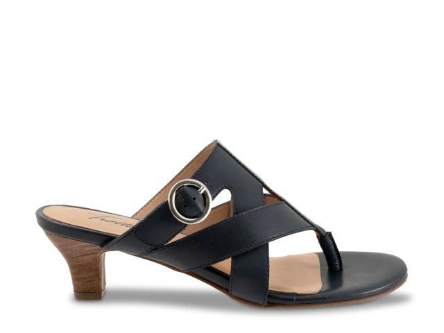 Nikki Sandal