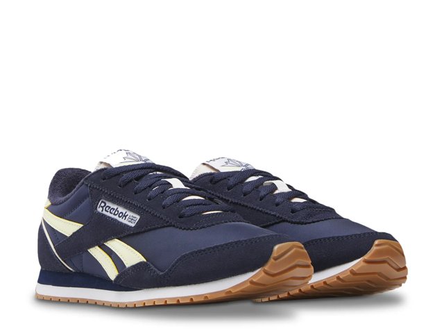 Classic AZ Sneaker - Women's