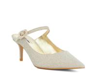 Chronicles Core Pump Gold Metallic view