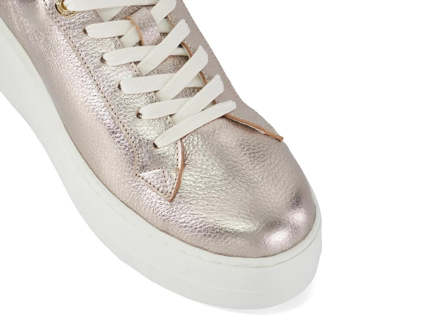 Episode Core Platform Sneaker - Women's