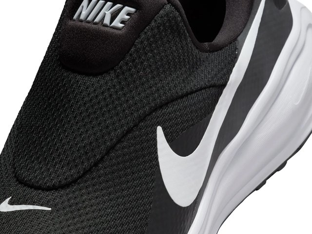 Nike Revolution 8 EasyOn Running Shoe - Men display picture 2