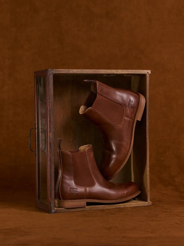 Frye & Co. Hank Chelsea Boot - Free Shipping | DSW display picture 3