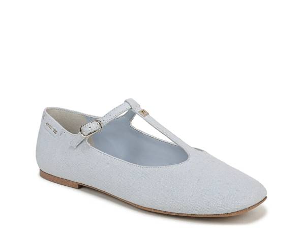 Click to shop women's wide width flats at DSW Designer Shoe Warehouse