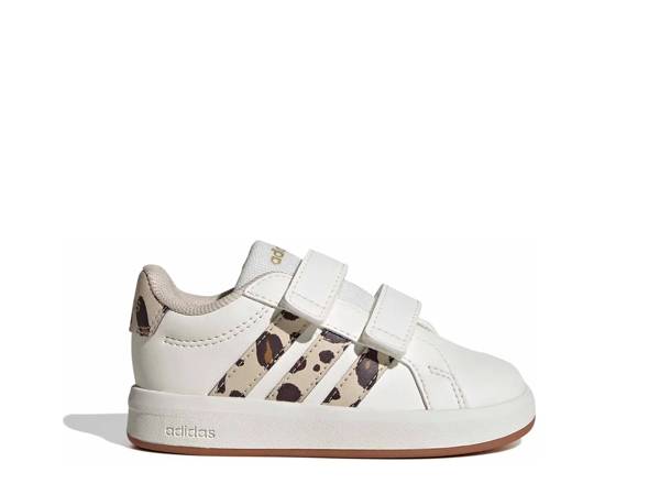 Featuring the kids' adidas Grand Court 3.0 Sneaker