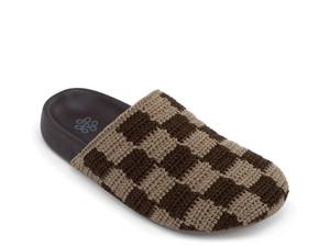 Click to shop women's casual clogs at DSW Designer Shoe Warehouse.