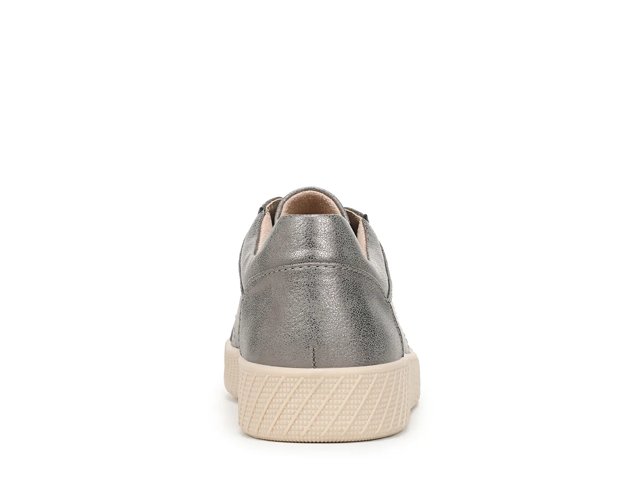 Neela Sneaker