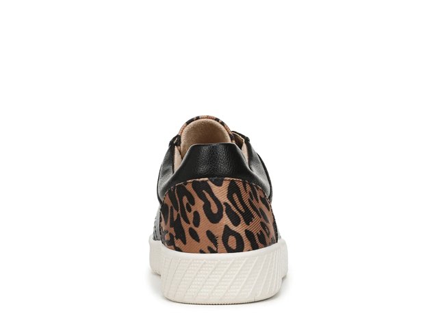 Neela Sneaker