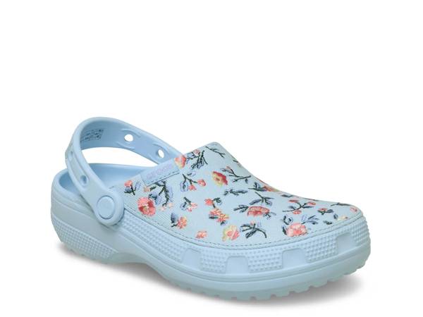 Click to shop women's clogs at DSW Designer Shoe Warehouse.