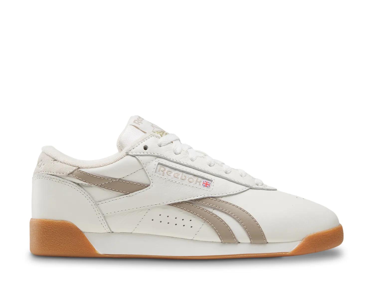 Womans Athleisure Reebok Freestyle Lo Sneaker 24090₽