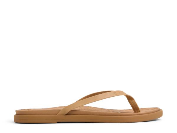 Click to shop women's flat sandals at DSW Designer Shoe Warehouse