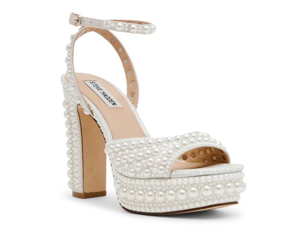 Click to shop women's dress sandals at DSW Designer Shoe Warehouse.