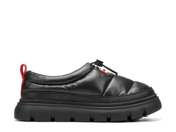 Featuring a black slip-on shoe from HUNTER.