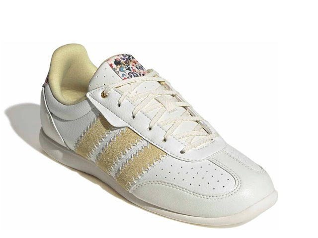シロハラ adidas Barreda Lo Sneaker - Women's - Free Shipping | DSW