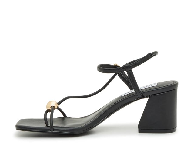 Ariaa Sandal