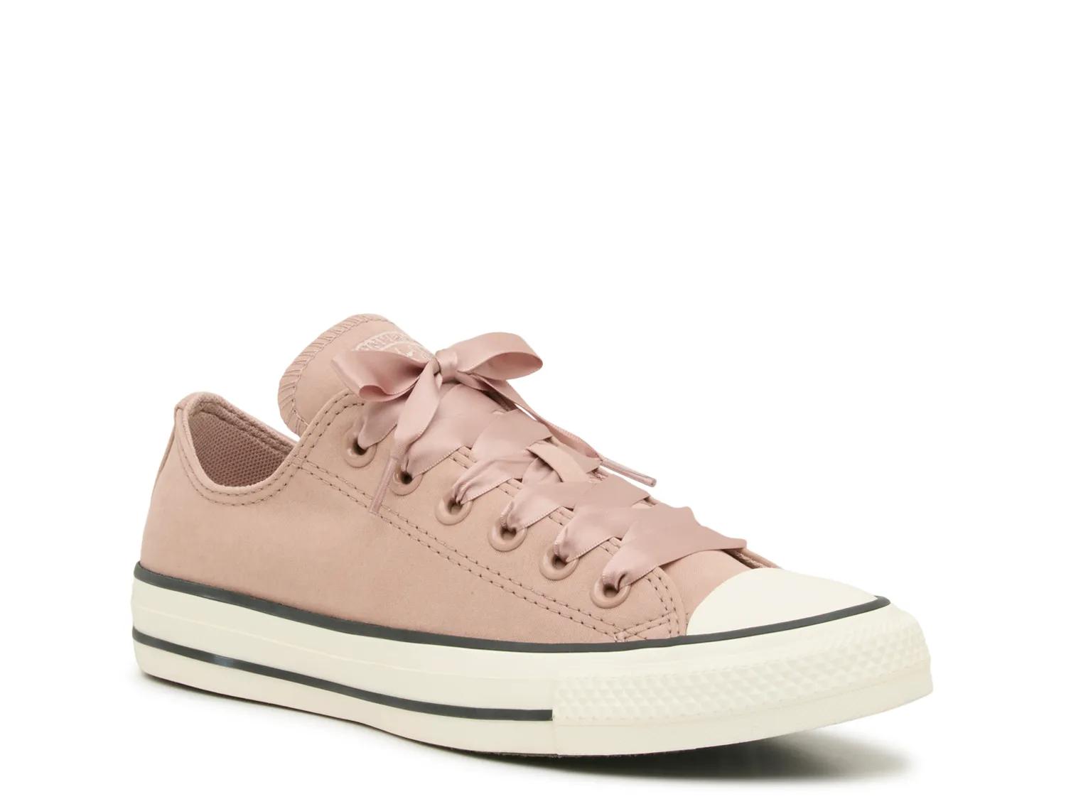 Man's Fashion Sneakers Converse Chuck Taylor All Star Ribbon Sneaker