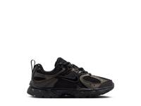 V5 RNR Sneaker - Kids' Black view