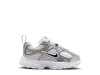 V5 RNR Sneaker - Kids' White/Black view
